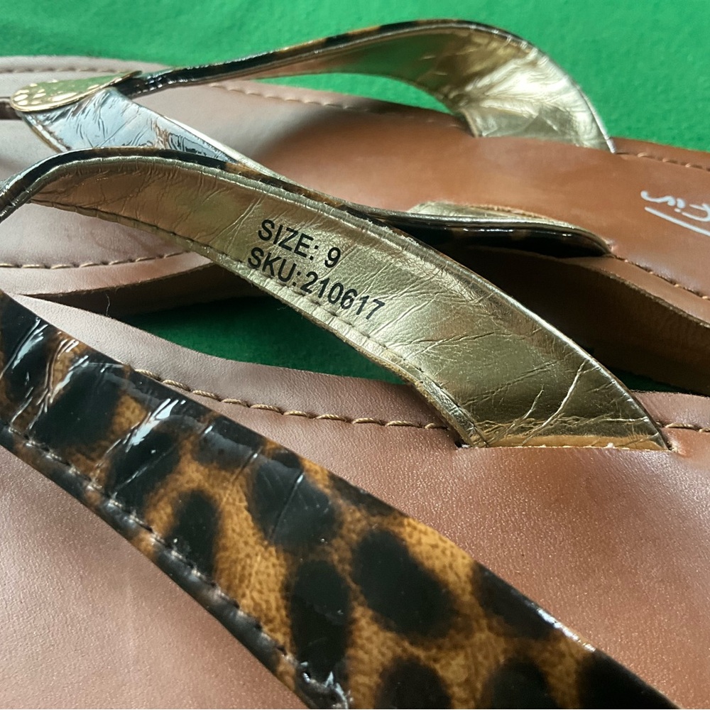 Ladies size 9 blue fin sandals - Picture 8 of 8